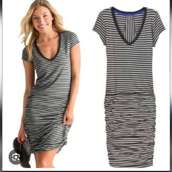 Athleta Dresses & Skirts - Athleta Topanga ruched t-shirt dress in a black and gray stripe